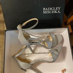 badgley mischka silver wedding shoes